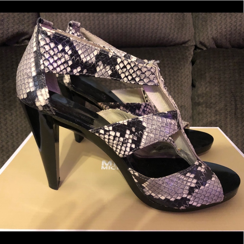 Michael Kors Berkley snakeskin heels sz 7.5